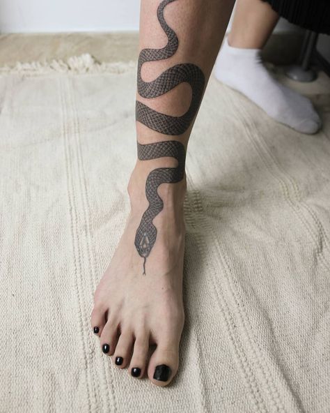 Calf Snake Tattoos For Women, Foot Snake Tattoo, Snake Feet Tattoo, Snake Tattoo Men Leg, Snake Calf Tattoo Men, Snake Tattoo Design Leg, Snake Outline Tattoo Design, Snake Tattoo Shin, Wrap Around Snake Tattoo Leg