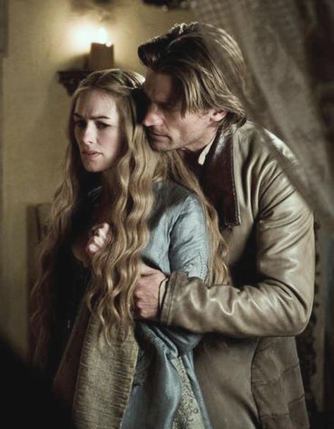 "The Targaryens wed brothers and sisters for 300 years to keep bloodlines pure; Jamie and I are more than brother and sister." Game Of Thrones Images, Game Of Thrones Cersei, Game Of Thrones Premiere, Cersei And Jaime, Crazy Games, Nikolaj Coster Waldau, George Rr Martin, Lena Headey, Jaime Lannister