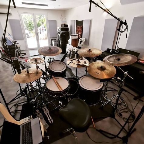 Home Drum Studio, Drum Studio Ideas, Drum Set Aesthetic, Music Studio Room Aesthetic, Drummer Aesthetic, Drum Room Ideas, Drum Studio, Studio Music Room, Drums Studio