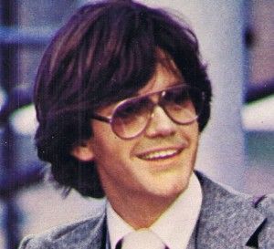 70s Hairstyles Men, 70s Glasses, Glasses Look, Horn Rimmed Glasses, 1970s Hairstyles, 70s Sunglasses, Hair References, Round Lens Sunglasses, 60s Hair