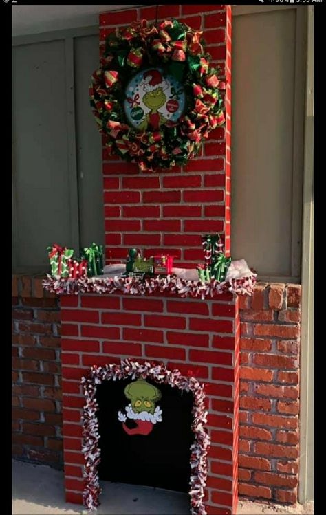 Grinch Chimney Decorations, Grinch Chimney Diy, Diy Grinch Fireplace, Grinch Fireplace Decorating Ideas, Fireplace Door Decoration Christmas, Grinch Fireplace Decor, Fireplace Grinch, Cardboard Chimney Christmas, Grinch Fireplace