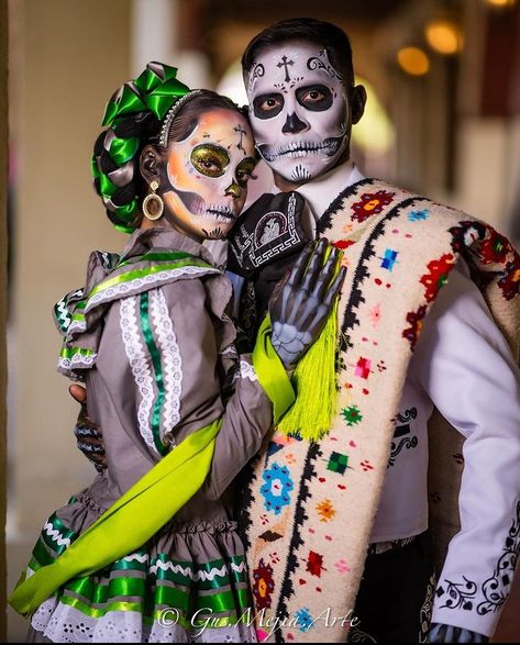 Day Of The Dead Couple Costume, Mexican Makeup, Sarah Knuth, Day Of The Dead Makeup, Famous Art Pieces, Dead Makeup, Name Suggestions, Mexico Art, Día De Muertos