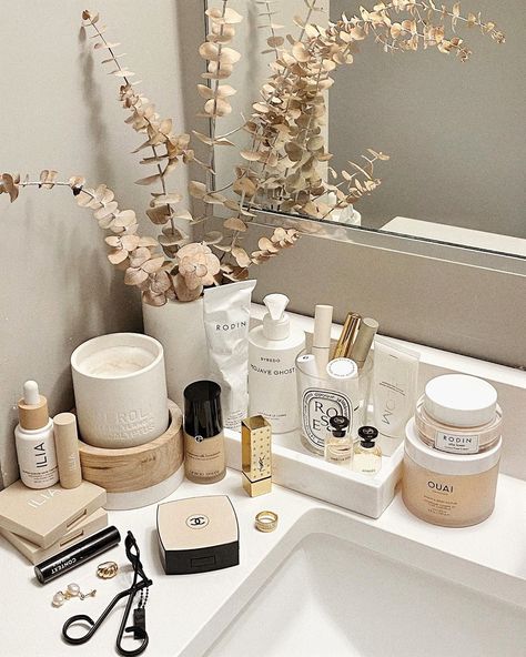 Beauty Corner, Cozy Room Decor, Girls Bathroom, Instagram Beauty, Time And Time Again, Beige Aesthetic, Cozy Room, Beauty Room, Aesthetic Bedroom