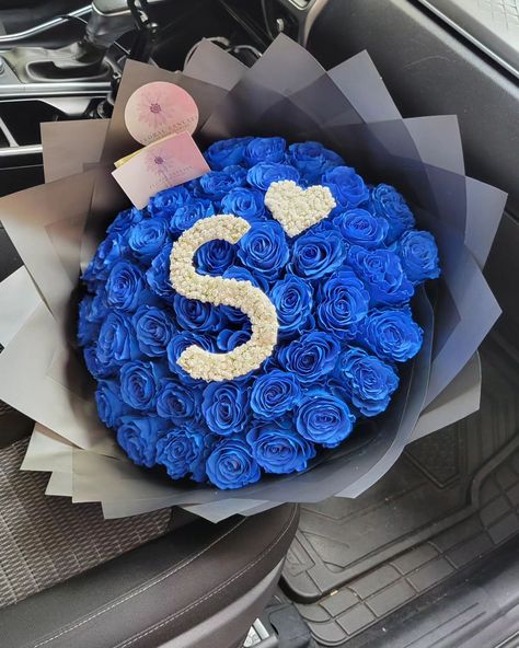 Blue roses with a baby breath initials 💙🤍 . . . Pre-Order your bouquet 💐 for any occasions. Add On's available, Crowns 👑, balloons 🎈, toppers , Sash , pins 📌, chocolates 🍫 Dm or send a whatsapp to 914-648 2510 Delivery available 📍Yonkers,NY . . #blueroses #gift #forhim #flowersofinstagram #roses #instagramreels #yonkersflorist #nyc #bronx #explore #organic Ribbon Bouquet, Baby Breath, Blue Chocolate, Forever Rose, Glitter Roses, Blue Bouquet, Chocolate Bouquet, Blue Roses, Blue Glitter