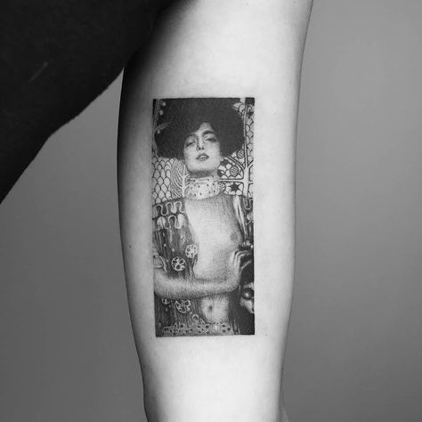 № 335  Gustav Klimt, 'Judith and the Head of Holofernes', 1901  #gustavklimt #judith #holofernes #judithtattoo #painting #art #ink… Holofernes Judith, Gustav Klimt Tattoo, Klimt Tattoo, Art Klimt, Art Inspired Tattoos, Art Nouveau Tattoo, Nouveau Tattoo, Bicep Tattoo, Painting Tattoo