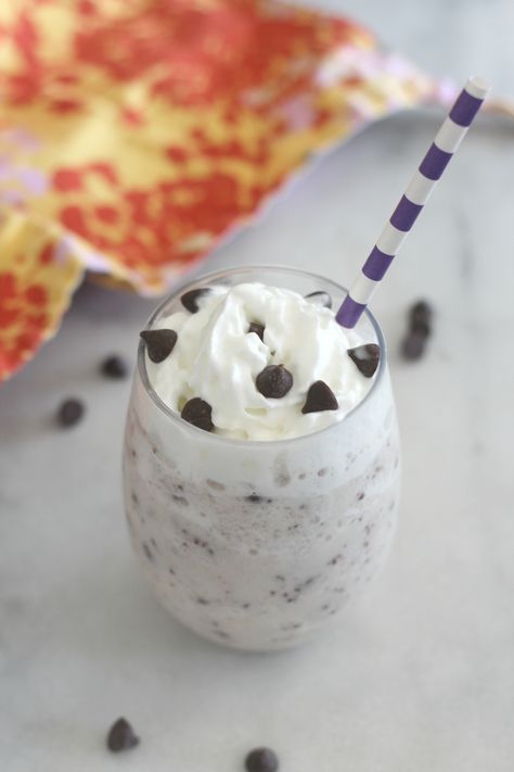 Making a chocolate chip cookie dough frappé is the ultimate after school treat! This recipe makes it so easy. featured at katherines corner Torani Syrup Recipes, Chocolate Chip Frappe, Italian Cream Soda, Frappe Recipe, Sorbet Recipes, Raspberry Lemonade, Gourmet Coffee, Syrup Recipe, Lou Lou