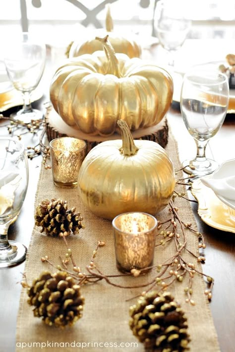 A seriously gorgeous Autumn centerpiece from @Crystal A Pumpkin  A Princess 48 Table, Gold Table Decor, Thanksgiving Crafts Diy, Tafel Decor, Gold Pumpkins, Thanksgiving Diy, Thanksgiving Tablescapes, Easy Thanksgiving, Fall Party