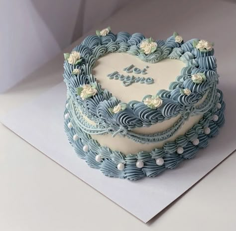 Bridgerton Inspired Birthday, Birthday Afternoon Tea, Heart Birthday Cake, Bolo Vintage, 14th Birthday Cakes, 15th Birthday Cakes, 17 Birthday Cake, Blue Birthday Cakes, Small Birthday Cakes