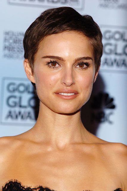 Buzz Undercut, Grow Out Buzz Cut Women, Buzz Cut Women Growing Out, Celeb Haircuts, Buzz Cut Women Hair Accessories, Girl Buzzcut, Jojo Hair, Natalie Portman Buzzcut, Shave Head