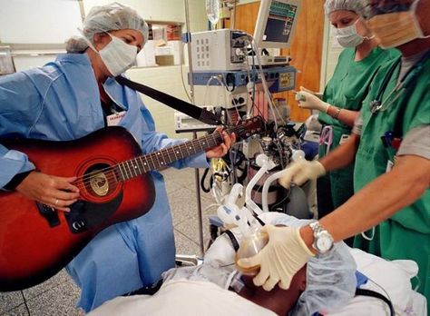 Dr. Joanne Loewy uses live music during general anesthesia to sedate a patient before surgery. Creative Arts Therapy, Music Therapist, Health Lessons, Occupational Therapist, Music Heals, Music Therapy, Lessons For Kids, Alternative Medicine, Art Therapy