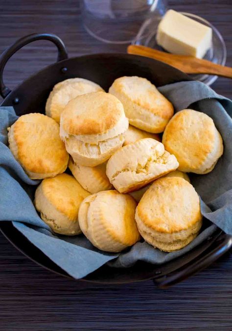 Baking Powder Biscuits Biscuits Without Baking Powder, Soft Biscuits, New Orleans Jambalaya Recipe, School Baking, Baking Powder Recipe, Traditional Baking, Baking Powder Biscuits, Baking Projects, Large Farmhouse