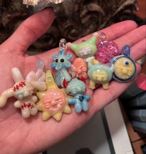 Tanah Liat, Keramik Design, Clay Art Projects, Miniature Crafts, Diy Clay Crafts, Cute Little Things, To The Moon And Back, Clay Charms, Diy Clay