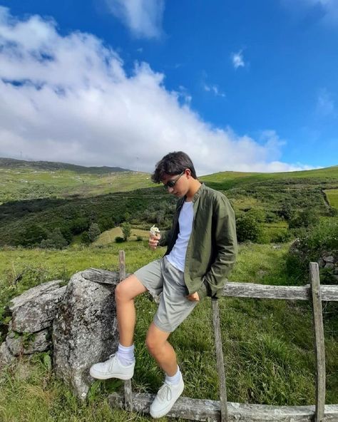 Guys Picnic Outfit, Picnic Outfit For Men, Guy Aesthetic Outfits, Indie Fashion Men, Softboy Outfits, Countryside Outfit, Indie Men, Soft Boy Aesthetic, Guy Fits