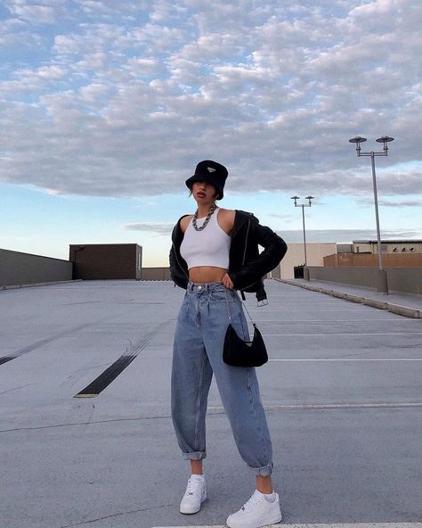 Look 80s, Adrette Outfits, Goth Outfit, Skater Girl Outfits, 2020 Fashion Trends, Streetwear Fashion Women, Indie Outfits, Mode Inspo, Parking Lot