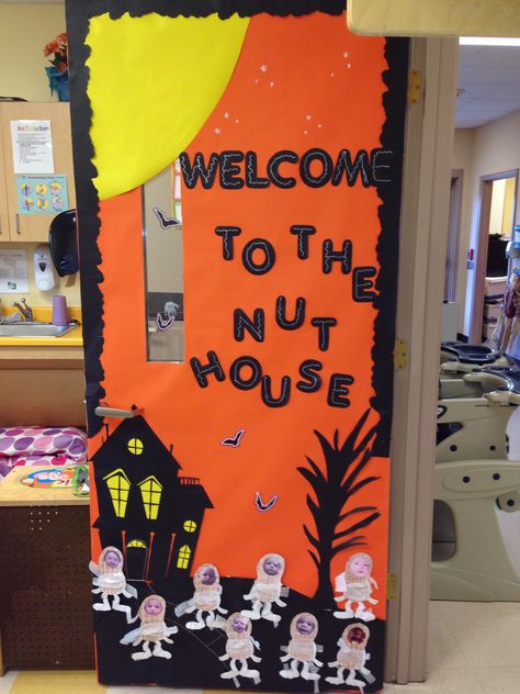 Door decoration for halloween Halloween Door Decorations Contest Work, Halloween Office Door Decorating Contest, Halloween Decorations For School, Decorations For School, Halloween Door Decorations Classroom, Halloween Doors, Diy Halloween Door Decorations, Halloween Writing Activities, Preschool Door