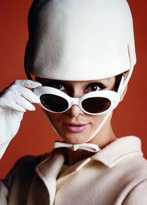 modbrother : Photo Audrey Hepburn Hat, Audrey Hepburn Pictures, Space Age Fashion, Audrey Hepburn Photos, Old Hollywood Actresses, Old Hollywood Movies, Audrey Hepburn Style, Turner Classic Movies, Shady Lady