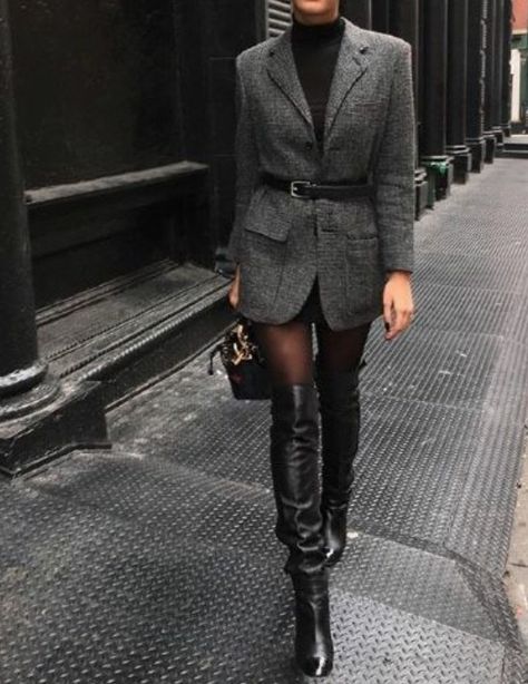 Long Black Boots Outfit, Black Knee High Boots Outfit, Long Boots Outfit, Rok Outfit, Over The Knee Boot Outfit, Bold Outfits, Knee Boots Outfit, Winter Boots Outfits, Black Boots Outfit