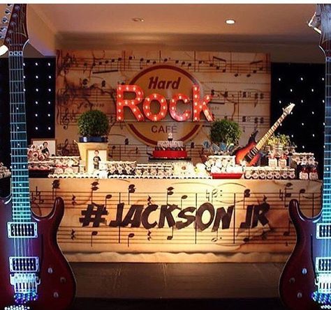 No hay descripción de la foto disponible. Birthday Ideas For Boys, Festa Rock Roll, Bar Mitzvah Themes, Music Birthday Party, Rock And Roll Birthday, Dance Party Birthday, Rock N Roll Party, Music Themed Parties, Rock Star Party