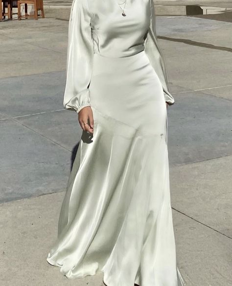 White Satin Modest Dress, Muslimah Graduation Outfit, White Hijabi Dresses, Hijabi Fancy Dress, Hijab Soiree Dresses 2024, Modest Grad Dress, Graduation Dress Muslim, Hijabi Graduation Dress, Hijabi Formal Dresses