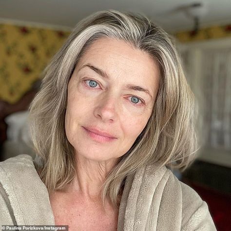 Paulina Porizkova, 55, and lookalike mother, 74, show off their abs | Daily Mail Online Paulina Porizkova, Mom Fall, Ageless Beauty, Aging Beautifully, Upstate New York, Aging Gracefully, Free Makeup, Grey Hair, Look Alike