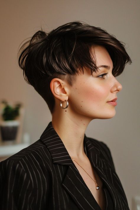 18. Trendy Undercut with Layered Top - Short Layered Haircuts Pixie Cut Curtain Bangs, Shaved Undercut Short Hair, Lob With Undercut, Short Back Long Front Haircut, Undercut Short Hair Women, Short Woman Hair, How To Style Pixie Cut, Pixie Haircut With Undercut, Womans Undercut