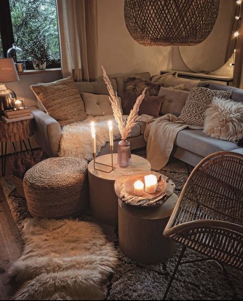 Monochromatic Decor, Boho Apartments, Living Room Warm, Casa Country, Cosy Living, Cosy Living Room, Natural Boho, Apartment Aesthetic, Living Room Makeover