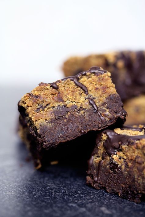 Date Recipes Gluten Free, Refined Sugar Free Desserts, Cookie Dough Brownies, Yummy Bites, Bean Brownies, Healthy Brownies, Vegan Brownie, Hash Browns, Healthy Kitchen