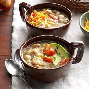 White Bean Chicken Chili Recipe, White Bean Chicken Chili, White Bean Chili, White Chili Chicken Recipe, Tandoori Masala, Chicken Chili Recipe, Fall Soups, Best Slow Cooker, White Chicken Chili