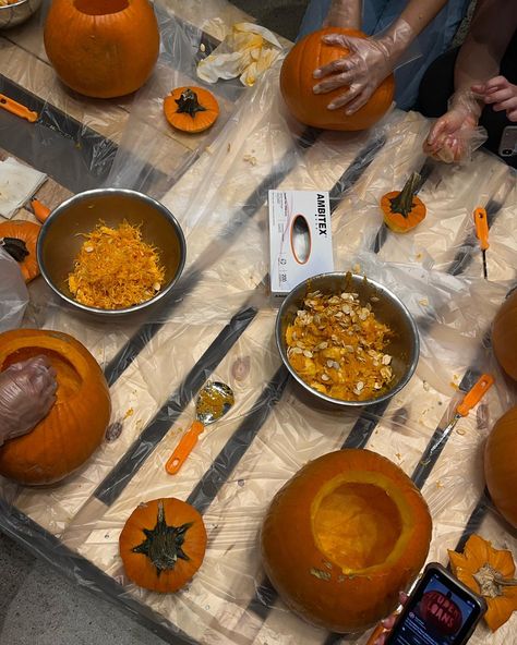 Autumn Crafts Aesthetic, Pumpkin Carving With Friends, Carving Pumpkins With Friends, Fall Crafts Aesthetic, Pumpkin Carving Event, Carving Pumpkins Aesthetic, Pumpkin Carving Station, Pumpkin Carve Aesthetic, Carving Pumpkins Aesthetic With Friends