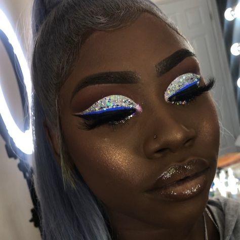 Eye Seduction, Melanin Makeup, Birthday Makeup Looks, Face Beat Makeup, Glitter Makeup Looks, Bold Eye Makeup, Cute Eye Makeup, Makeup For Black Skin, Glitter Bomb