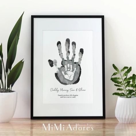 Kids Hand Print Art, Baby Handprint Ideas, Family Hand Print Art, Hand Print Family, Family Handprint Art, Tattoos For Siblings, Family Handprint, Matching Tattoos For Siblings, Hand Print Art