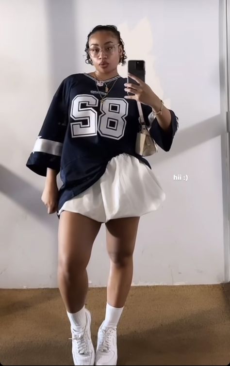 Street Wear With Skirt, Black Women Jersey Outfit, Baloon Dress Outfits, Nba Courtside Fashion, Oversized Jersey Outfit Women, Bowling Outfit Black Women, Bubble Skirt Outfit Black Women, Tennis Skirt Outfit Black Women, Puffy Skirt Outfit