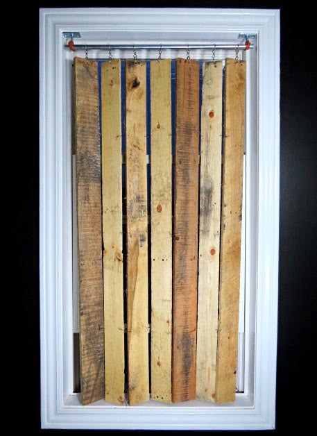 Wooden Pallet Crafts, Pallet Wood Projects, Diy Window Treatments, Pallet Projects Furniture, Diy Blinds, Recycled Pallet, Recycled Pallets, Wood Blinds, Pallet Crafts