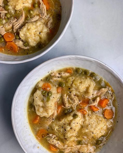 2,515 Likes, 69 Comments - Kinda Healthy Recipes (@mason_woodruff) on Instagram: “🥘Southern Style Chicken ‘n’ Dumplings  If you hit the snooze button on meal prep this weekend and…” Dumplings With Biscuits, Chicken And Dumplings With Biscuits, Southern Chicken And Dumplings, Easy Chicken Dumpling Recipes, Mason Woodruff, Chicken And Vegetable Soup, Rotisserie Chicken Soup, Southern Chicken, Chicken Breakfast