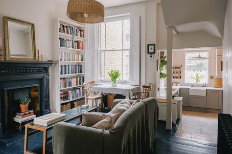 A Small London Apartment Filled with Books Cottage Loft, Light Gray Cabinets, Airbnb Design, White Subway Tiles, Flat Interior, Victoria Park, London Apartment, Grey Cabinets, Spacious Kitchens