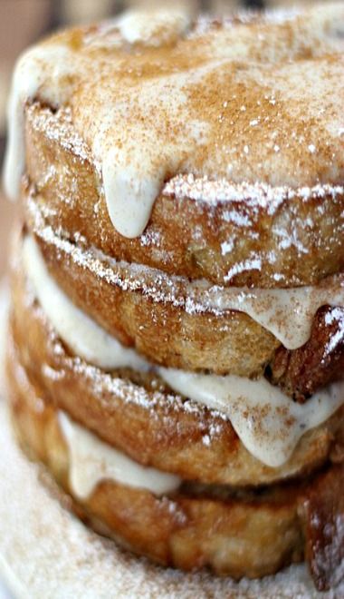 Cinnamon French Toast with Cream Cheese Glaze Cream Cheese Topping For French Toast, French Toast Cream Cheese, French Toast With Cream Cheese, Donut French Toast, Toast With Cream Cheese, French Toast Breakfast, Cinnamon French Toast, Cream Cheese Glaze, Toasted Bread