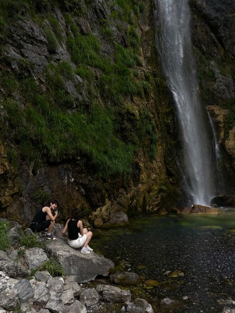 Dark Hiking Aesthetic, Waterfall Aesthetic Girl, Forest Energy, Waterfall Aesthetic, Friendship Aesthetic, Film Pictures, Hiking Nature, Hiking Pictures, Hiking Aesthetic