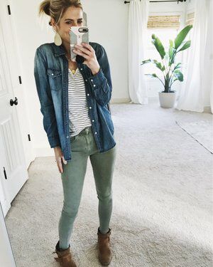 Green Jegging Outfit, Green Leggings Outfit Casual, Jegging Outfit, Green Leggings Outfit, Jeggings Outfit, Leggings Outfit Casual, Outfit Everyday, Fall Closet, Mom Outfit