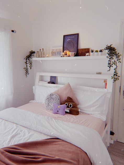 White Shelf Above Bed, Shelf Ideas For Small Bedroom, Bedroom Decor Shelf Above Bed, Bedroom Ideas Shelves Above Bed, Bed Floating Shelves, Decorate Shelf Above Bed, Bookcase Above Bed, Overbed Shelf Ideas, Shelf On Top Of Bed