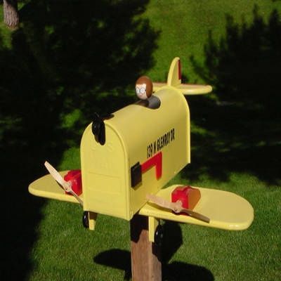 Mailbox Upgrade, Funny Mailboxes, Airbrush Ideas, Home Mailboxes, Cool Mailboxes, Tractor Art, Painted Mailboxes, Diy Mailbox, Unique Mailboxes