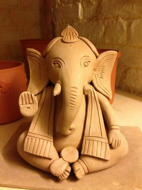 Diy Ganapati Idol, Ganapati Clay Art, Easy Clay Ganesha, Ganpati Idol Making, Shadu Mati Ganpati Murti Simple, Ganesh Murti Clay, Clay Ganesha Handmade, Terracotta Ganesha, Clay Ganpati