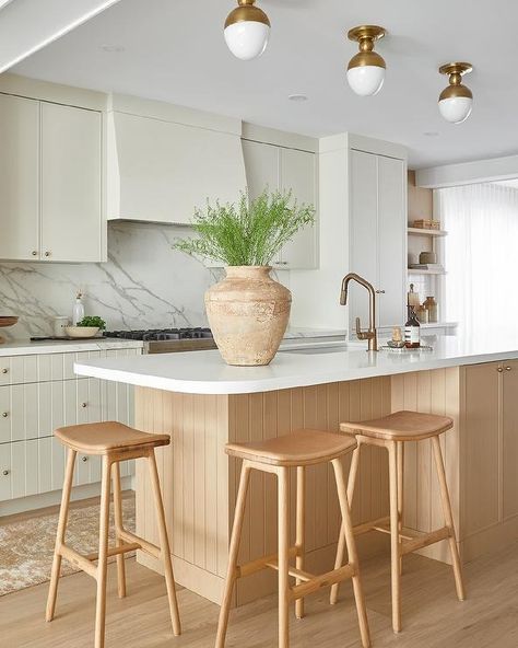 Wood and leather Vintage Stools at Blond Vertical Plank Island - Modern - Kitchen Collective Studio, Kitchen Island Tops, Curved Kitchen, Kitchen Peninsula, Grey Kitchen Island, Corner Seating, Black Granite Countertops, White Kitchen Island, Island Countertops