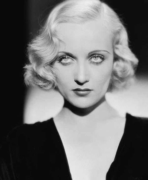 List of Famous Actresses From The 1930s 1930s Actors, Oud Hollywood, Klasik Hollywood, 1930s Hair, Stars D'hollywood, Kat Dennings, Carole Lombard, Natalie Wood, Ingrid Bergman