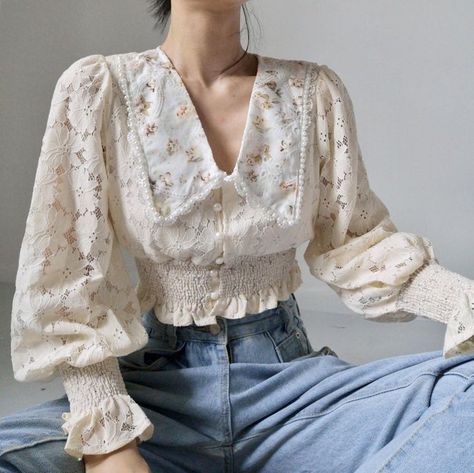 Floral Blouses, Victorian Blouse, French Rustic, Bishop Sleeve, Mode Inspo, Floral Ruffle, Mode Inspiration, White Blouse, Looks Vintage