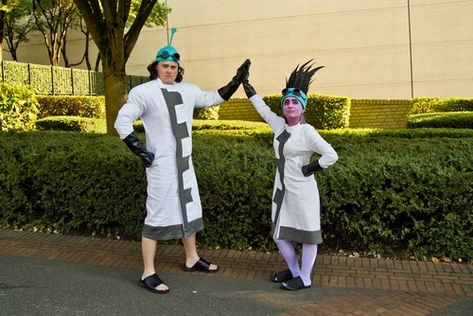 To the lab! Kronk Costume, Yzma Cosplay, Lab Coat Costume, Yzma And Kronk, Disney Races, Dynamic Duos, Lab Coats, Halloween This Year, Emerald City