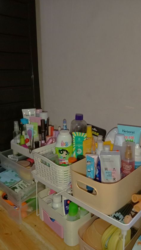 Pap Skincare, Small Room Setup, Wedding Dekorasi, Beautiful Dorm Room, Koleksi Makeup, Room Organization Bedroom, Small Room Design Bedroom, Cute Babies Photography, Skin Care Face Mask