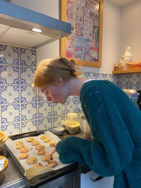 Tweet Cute Aesthetic, Tess Maylo, Tweet Cute, Kitchen Showroom, Strawberry Blonde Hair, Blonde Women, Dream Lifestyle, Strawberry Blonde, Blonde Girl