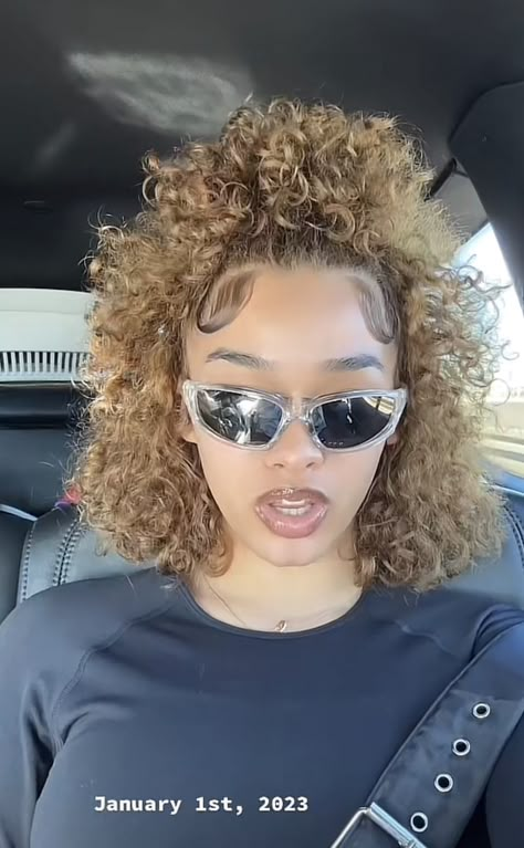 Shorter Natural Curly Hair, Curly Hairstyles Bob Natural Curls, Half Up Half Down Hairstyles Short Hair Black Women, Baddie Short Curly Hairstyles, Curly Hair Inspo Hairstyles School, Curly Hairstyles For Pool Day, Wet Curly Hairstyles Natural Curls, Short Curly Hair Black Women Hairstyles, Half Up Half Down Curly Hair Short