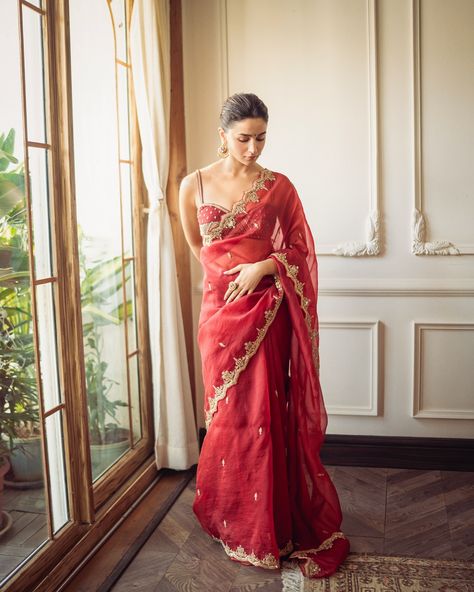 Priyanka Kapadia Badani | 🌹 AB in a gorgeous @toraniofficial saree and @amrapalijewels 📸 @_psudo_ Makeup @puneetbsaini Hair @amitthakur_hair Style… | Instagram Marriage Outfit, Saree Pose, Indian Fits, Wedding Fits, Desi Fits, Simple Saree Designs, Diwali Outfits, Fancy Saree, Indian Bride Outfits