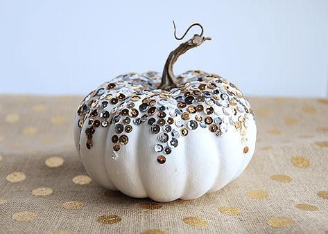 Easy DIY Fall Pumpkin Projects - Dwell Beautiful Corner Deco, Sequin Pumpkin, No Carve Pumpkin Decorating, Casa Halloween, Adornos Halloween, Pumpkin Projects, Creative Pumpkins, Diy Pumpkin, Fall Halloween Decor